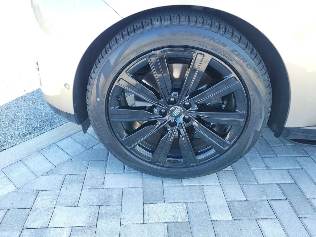 Certified 2024 Land Rover Range Rover Autobiography AWD/4WD image 13
