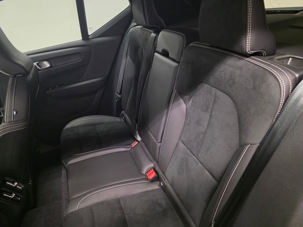 Used 2022 Volvo XC40 T5 R-Design w/ Advanced Package image 14