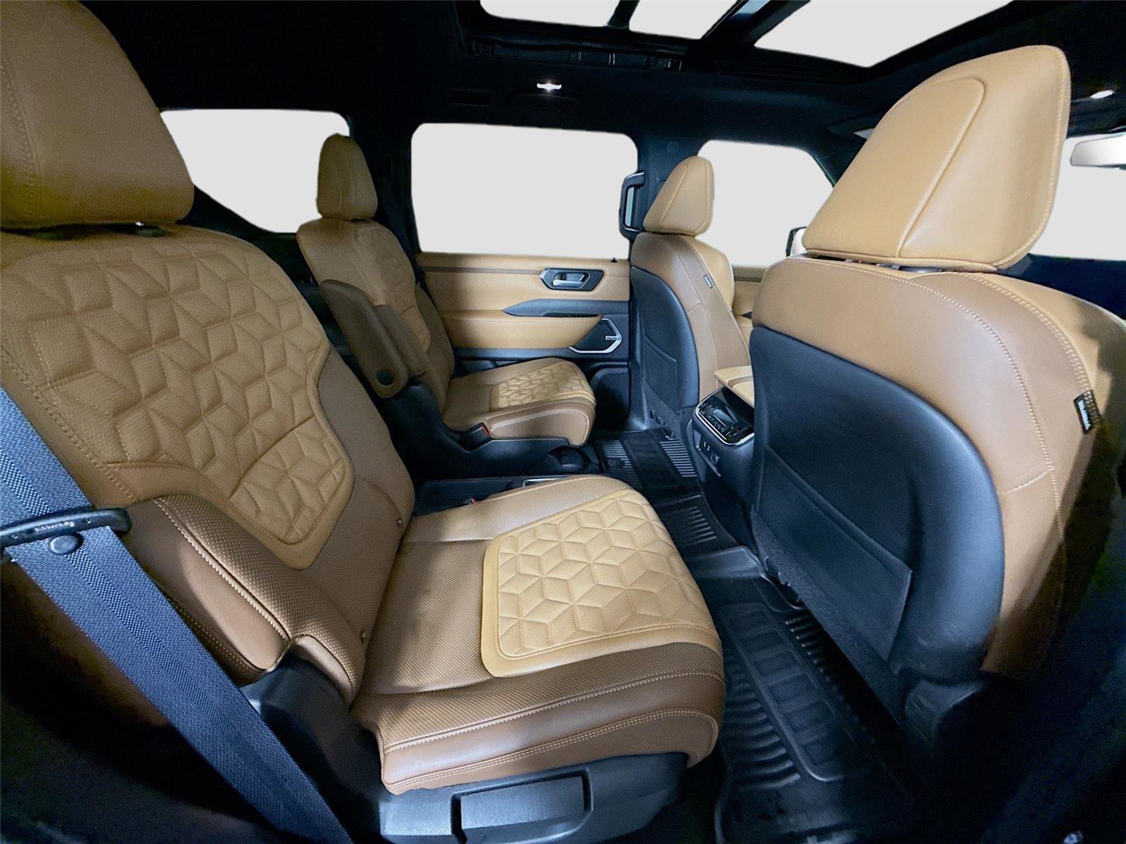 Used 2025 Nissan Armada Platinum Reserve w/ Convenience Package image 22