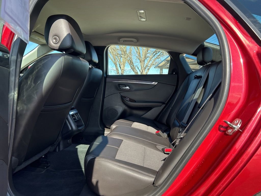 Used 2015 Chevrolet Impala LT w/ Convenience Package image 13
