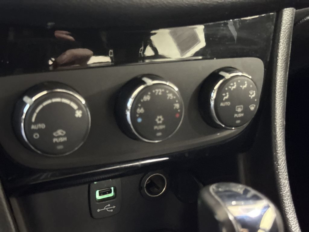 Used 2014 Chrysler 200 Limited w/ Sun/Sound Group FWD image 15