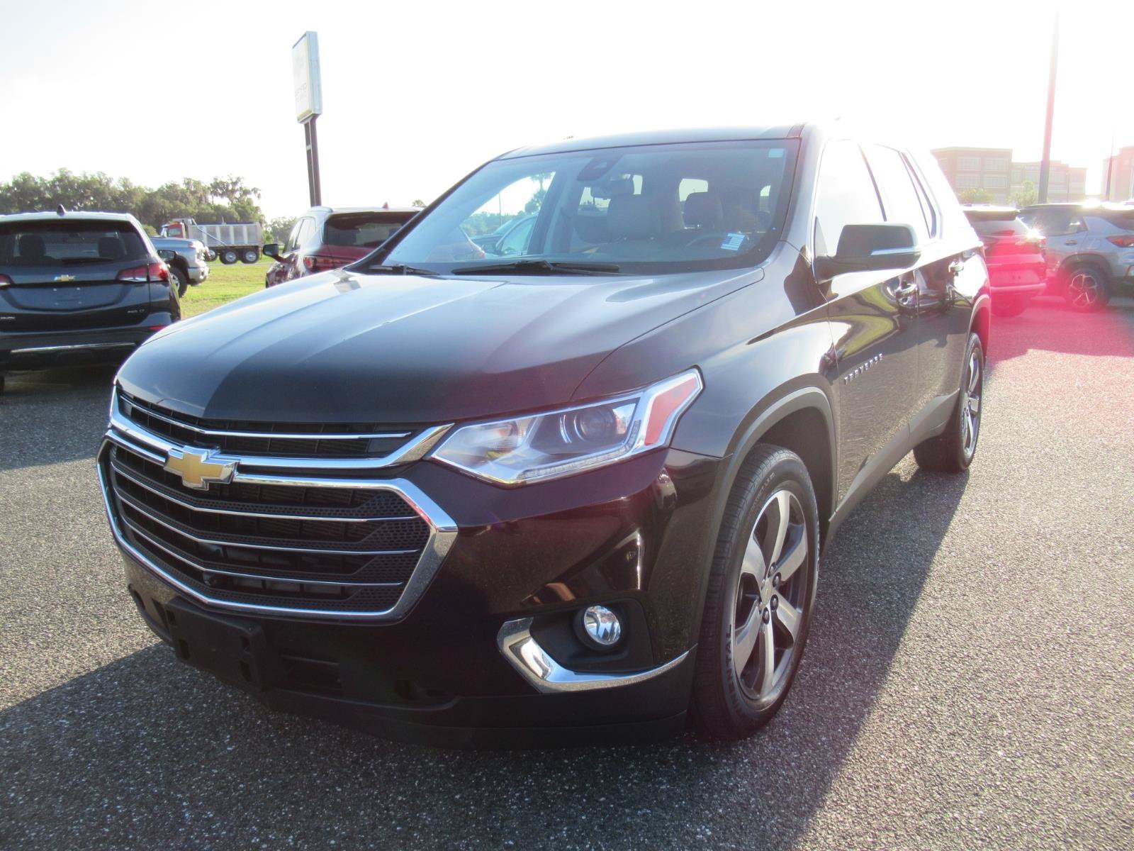 Used 2021 Chevrolet Traverse LT w/ LT Premium Package AWD/4WD image 3