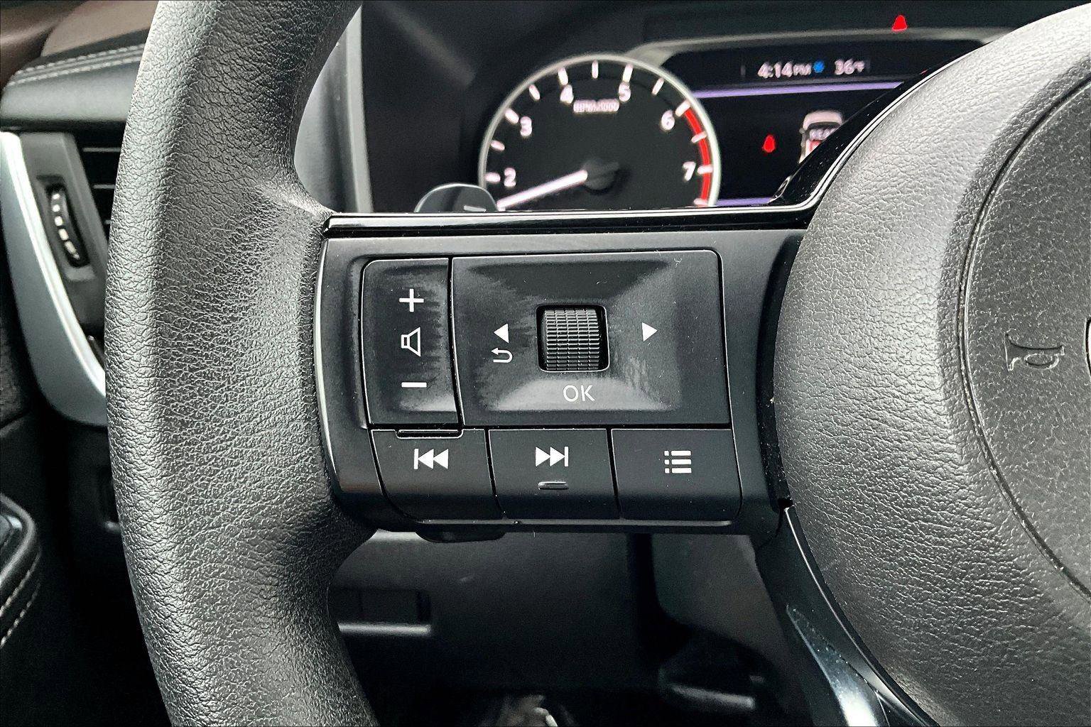 Used 2023 Nissan Rogue SV image 18