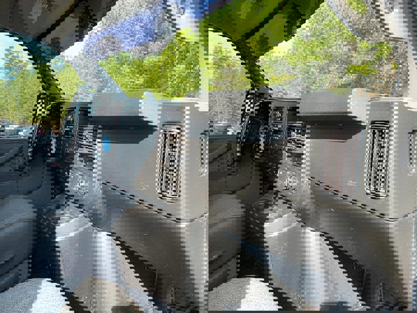 Used 2021 Chevrolet Express 2500 w/ Driver Convenience Package image 21