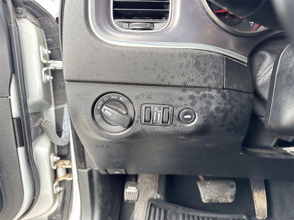 Used 2021 Dodge Charger SXT w/ Leather Interior Group image 11