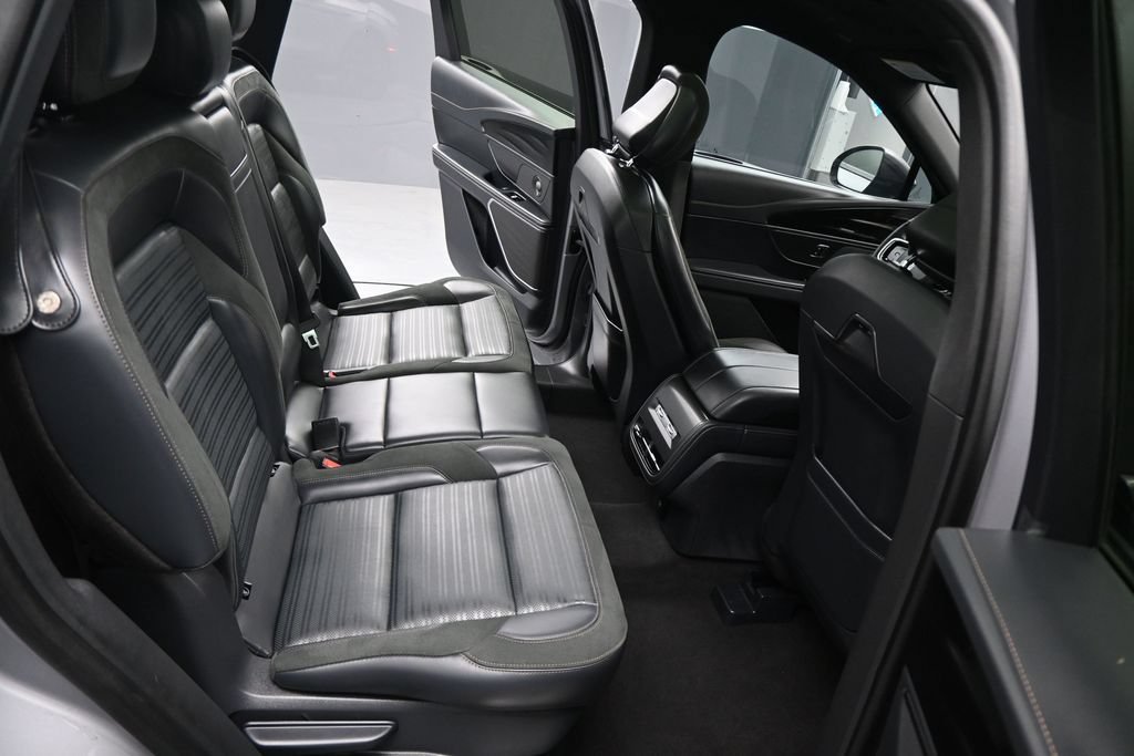 Used 2025 Lincoln Nautilus Reserve w/ Jet Appearance Package AWD/4WD image 5