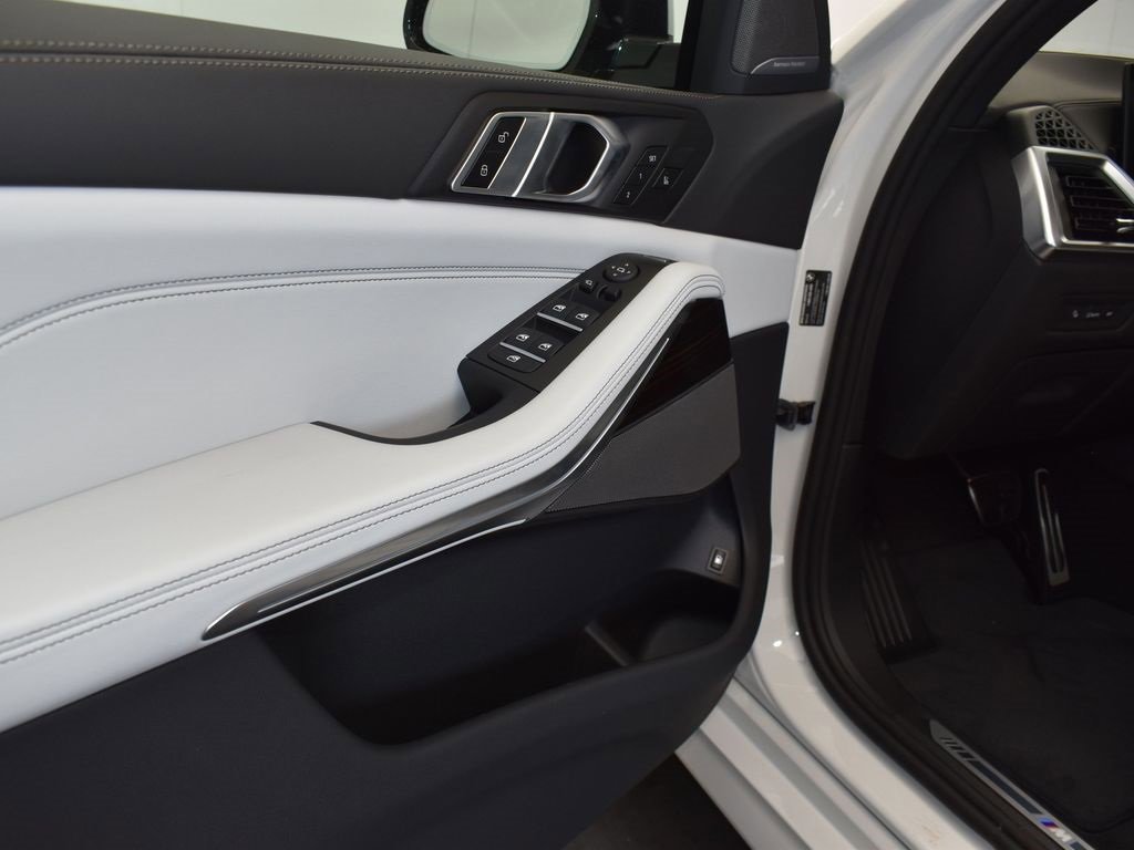 New 2026 BMW X5 xDrive50e image 10