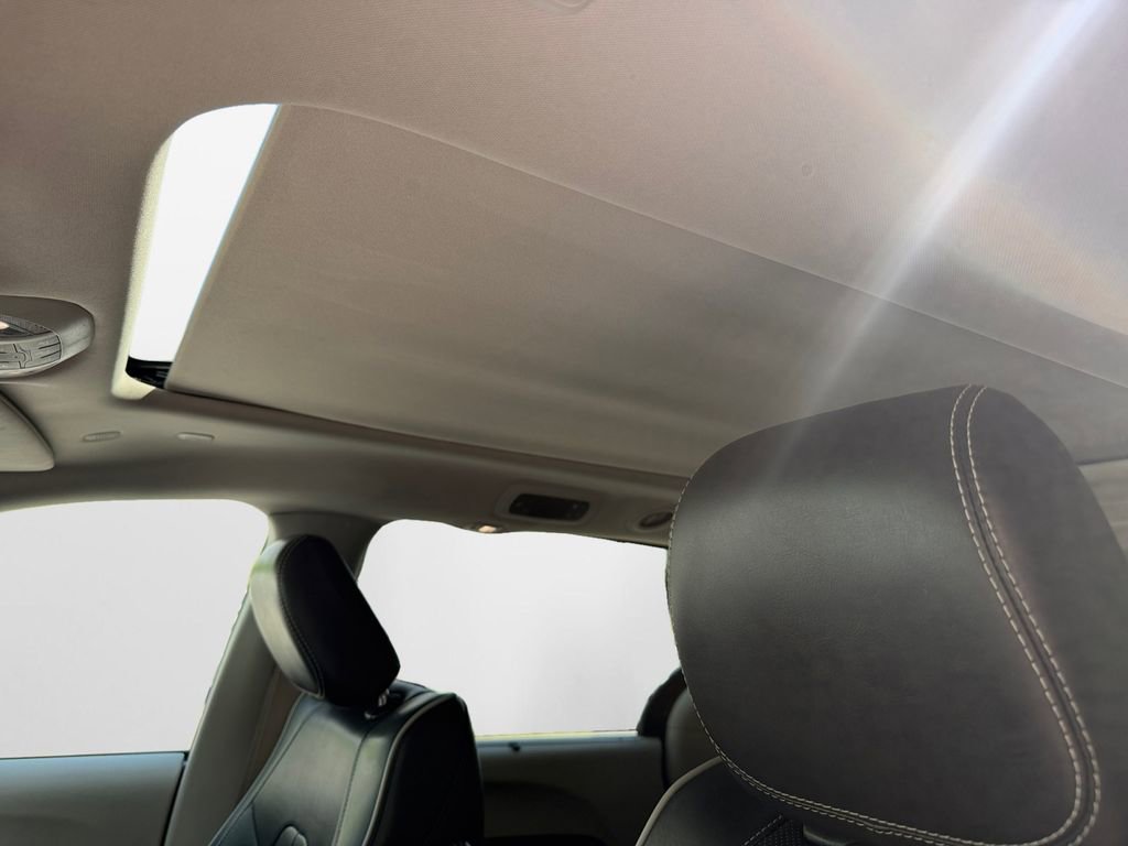 Used 2023 Chrysler Pacifica Limited image 20