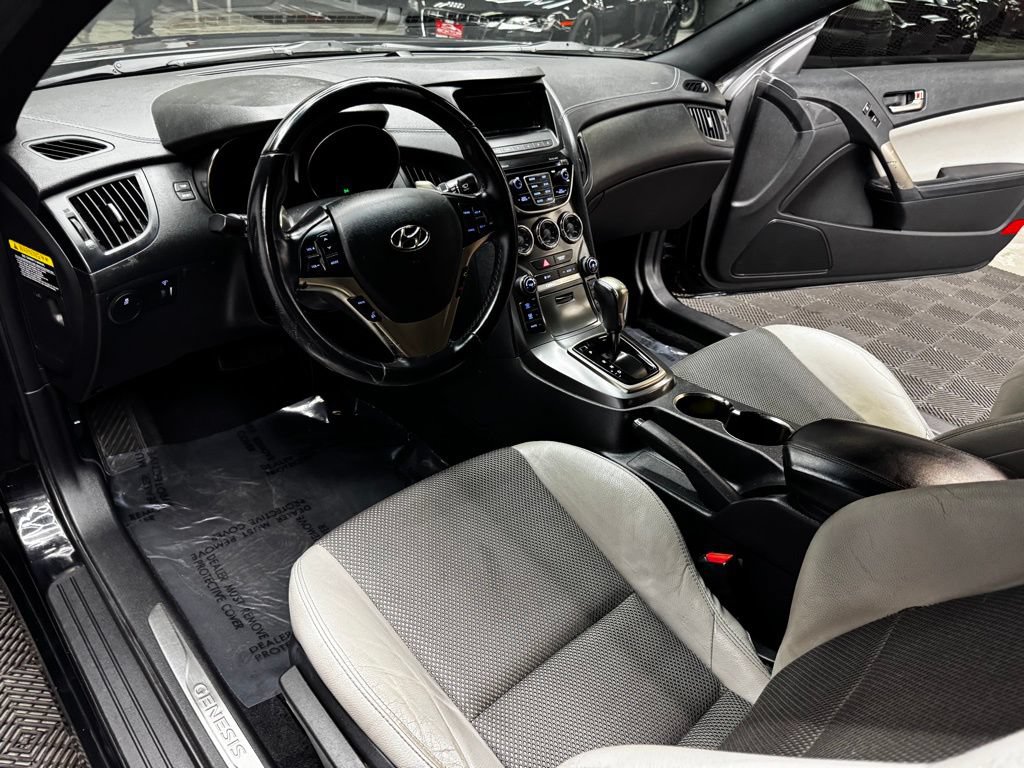 Used 2016 Hyundai Genesis 3.8 RWD image 35