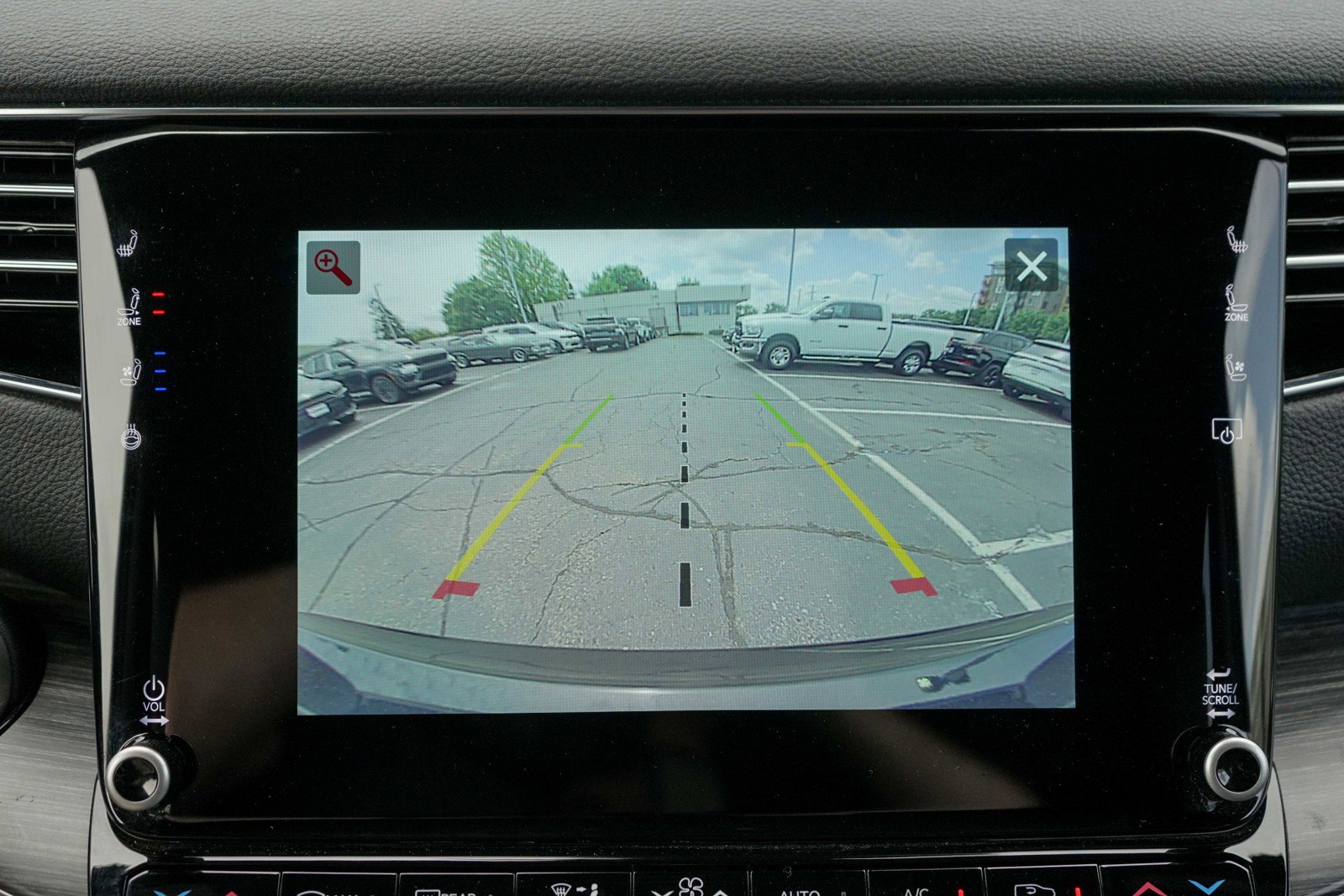 Used 2024 Jeep Wagoneer Series II w/ Flexible Seating Group image 16