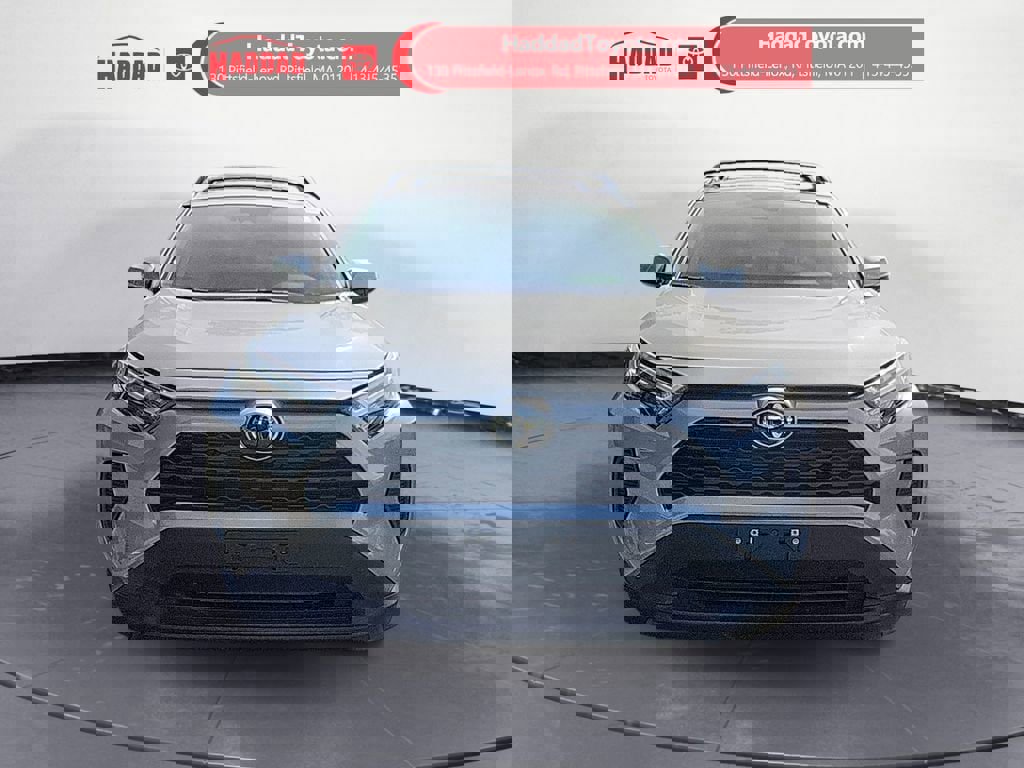 New 2025 Toyota RAV4 XLE image 8