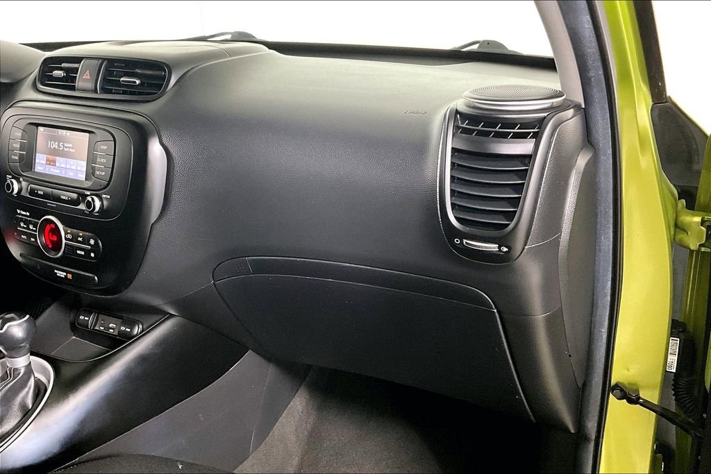 Used 2017 Kia Soul + image 14