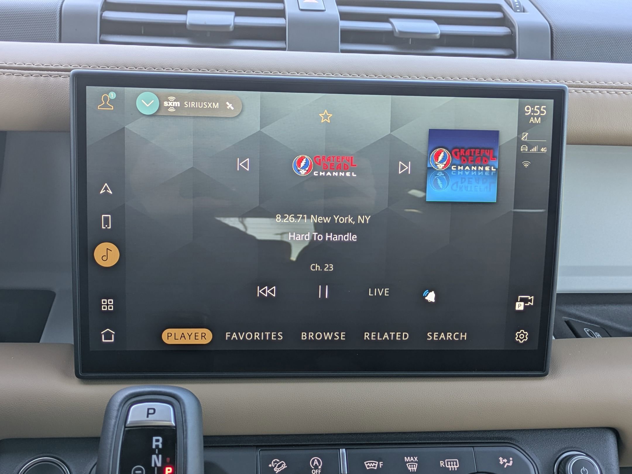 Certified 2025 Land Rover Defender 110 X-Dynamic SE image 12