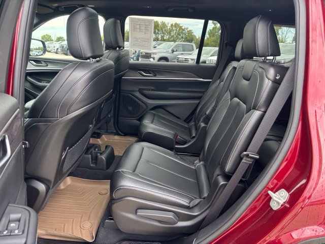 Used 2024 Jeep Grand Cherokee L Limited AWD/4WD image 21
