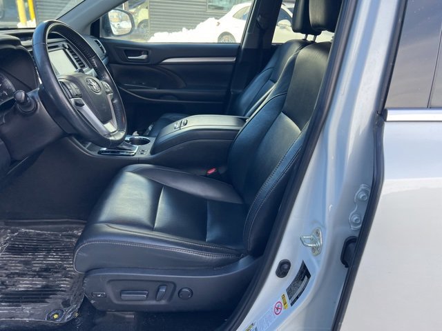 Used 2019 Toyota Highlander XLE image 6