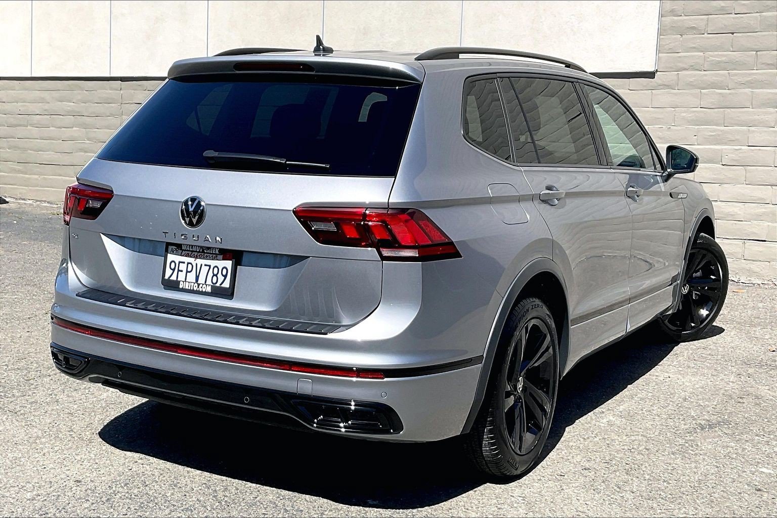 Certified 2023 Volkswagen Tiguan SE R-Line image 13