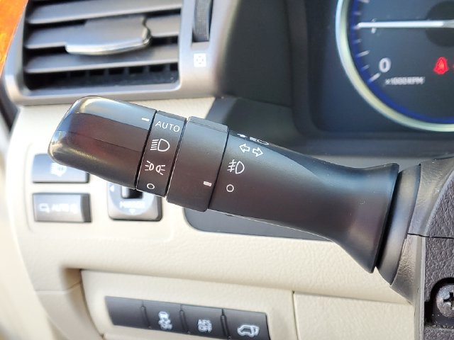Used 2011 Lexus LX 570 4WD image 18