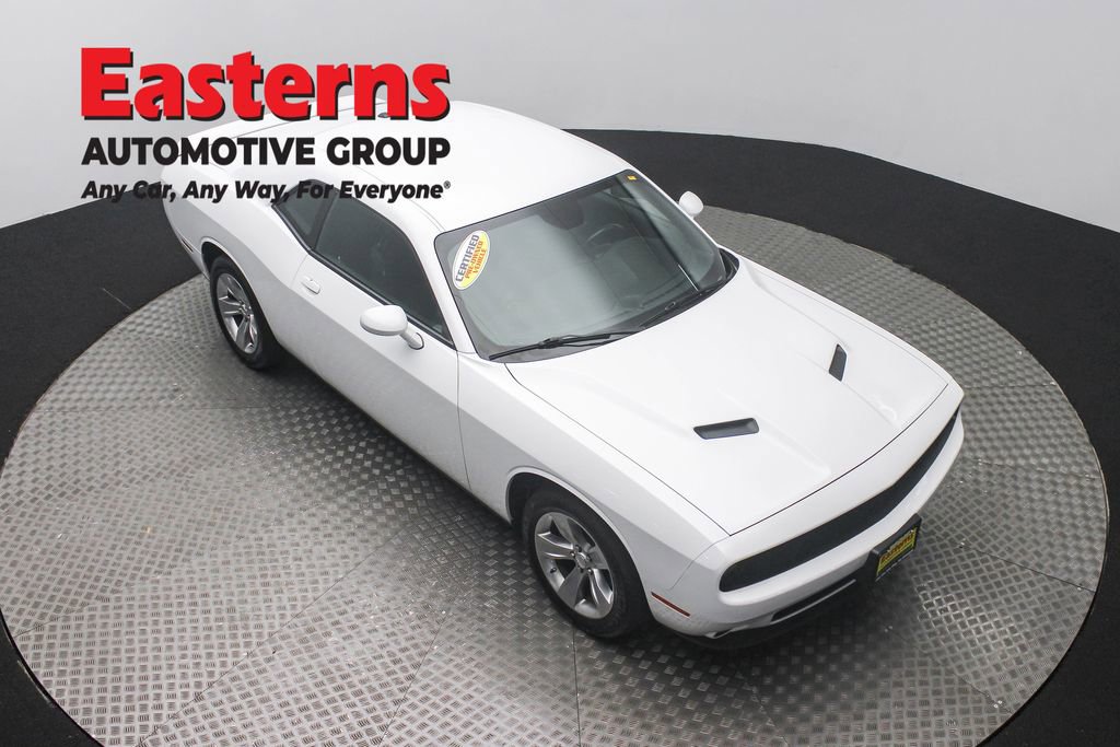 Used 2022 Dodge Challenger SXT image 3