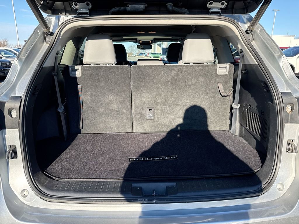 Used 2020 Toyota Highlander XLE image 25