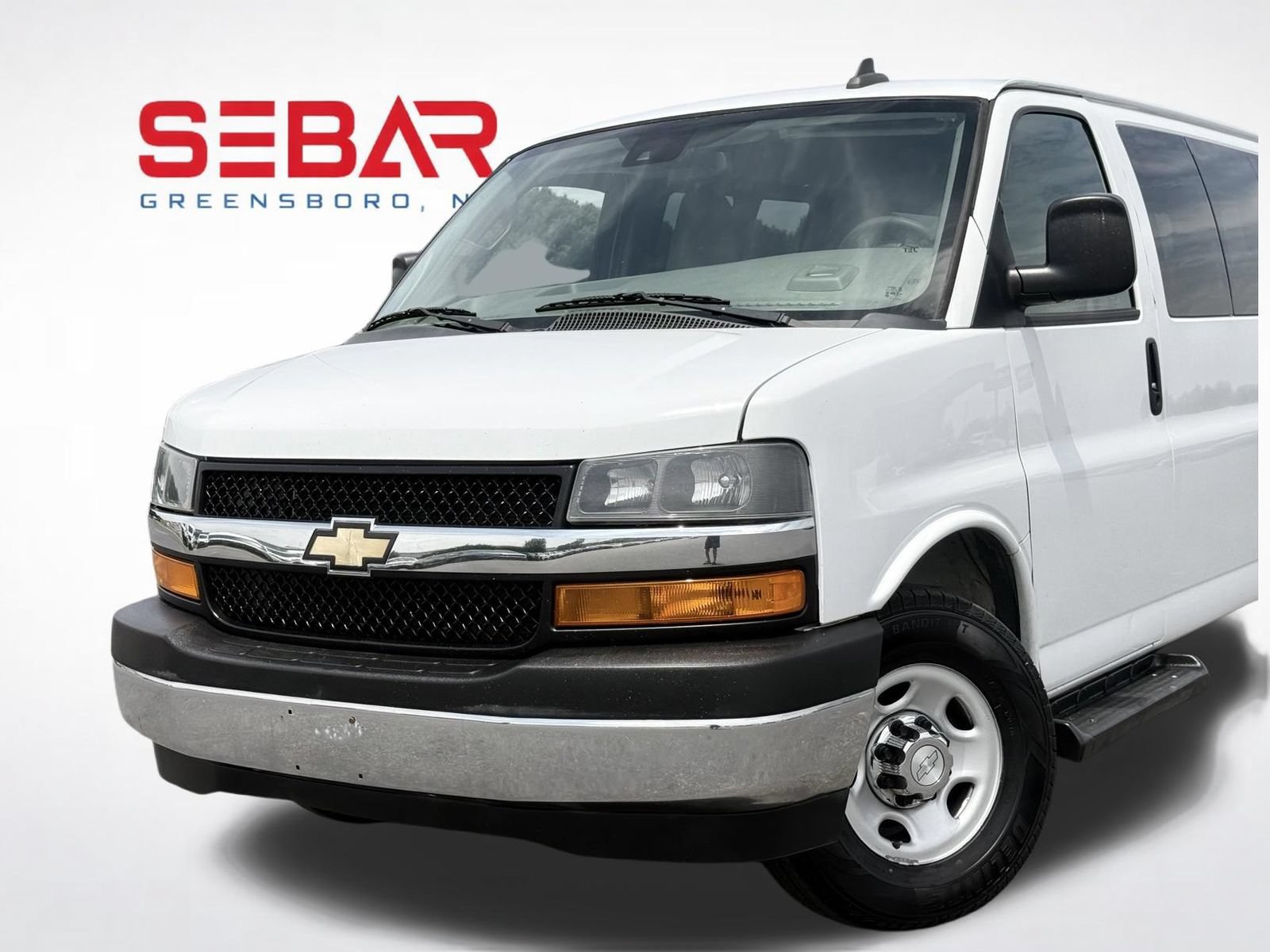 Used 2020 Chevrolet Express 3500 LT w/ LT Preferred Equipment Group RWD image 2