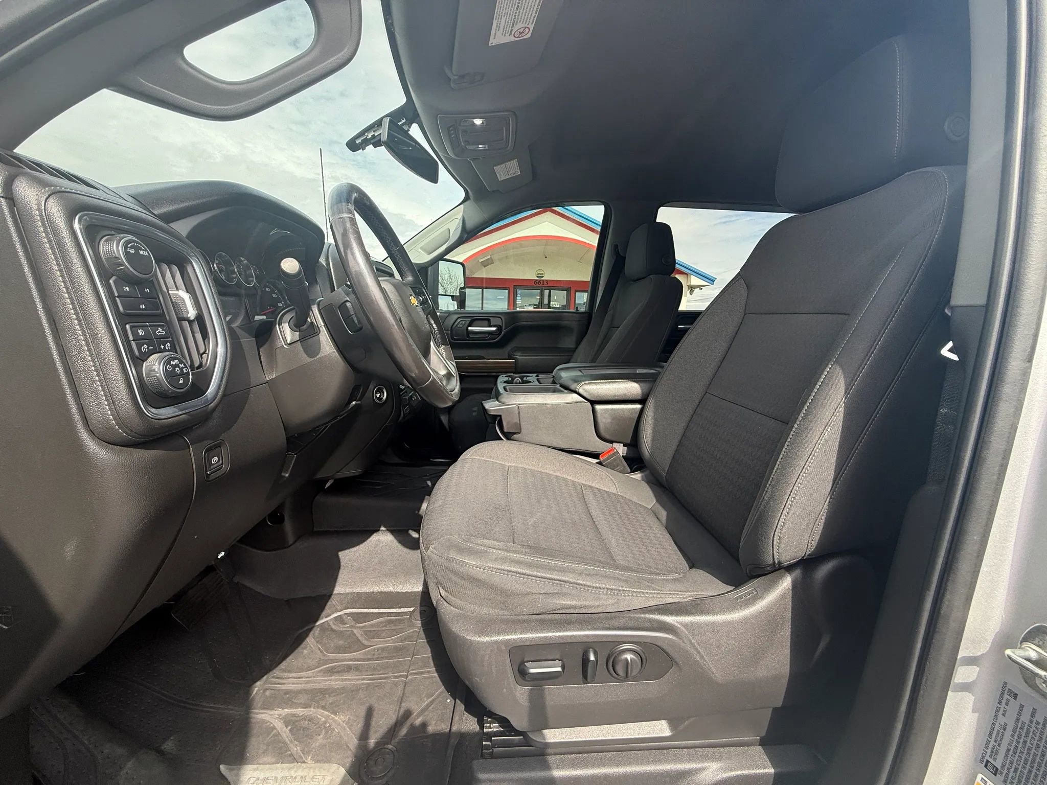 Used 2021 Chevrolet Silverado 2500 LT w/ Convenience Package AWD/4WD image 9