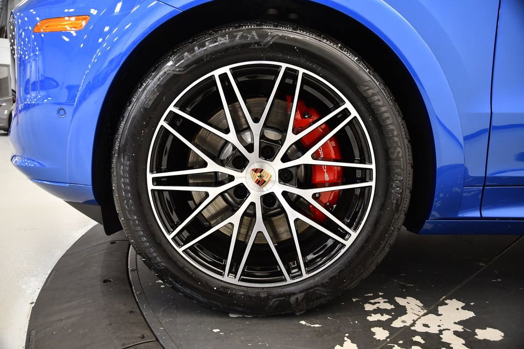 Used 2025 Porsche Cayenne S image 13