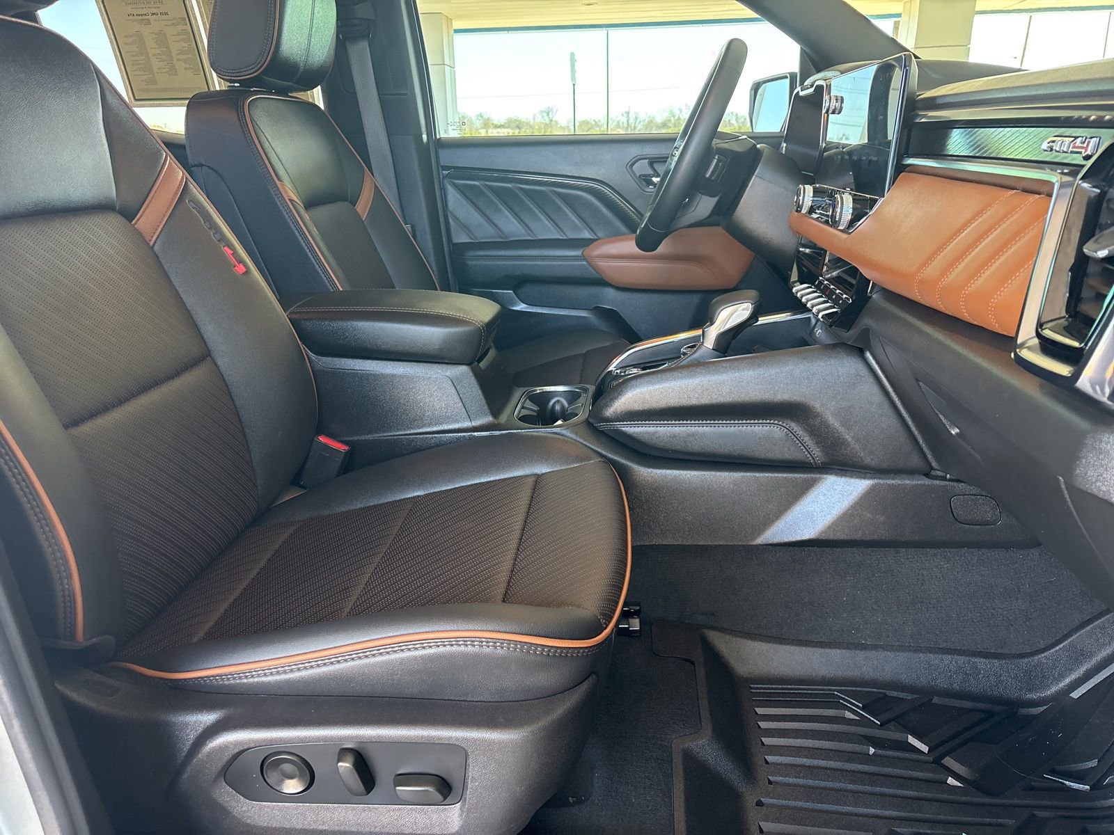 Certified 2025 GMC Canyon AT4 w/ AT4 Premium Package image 17