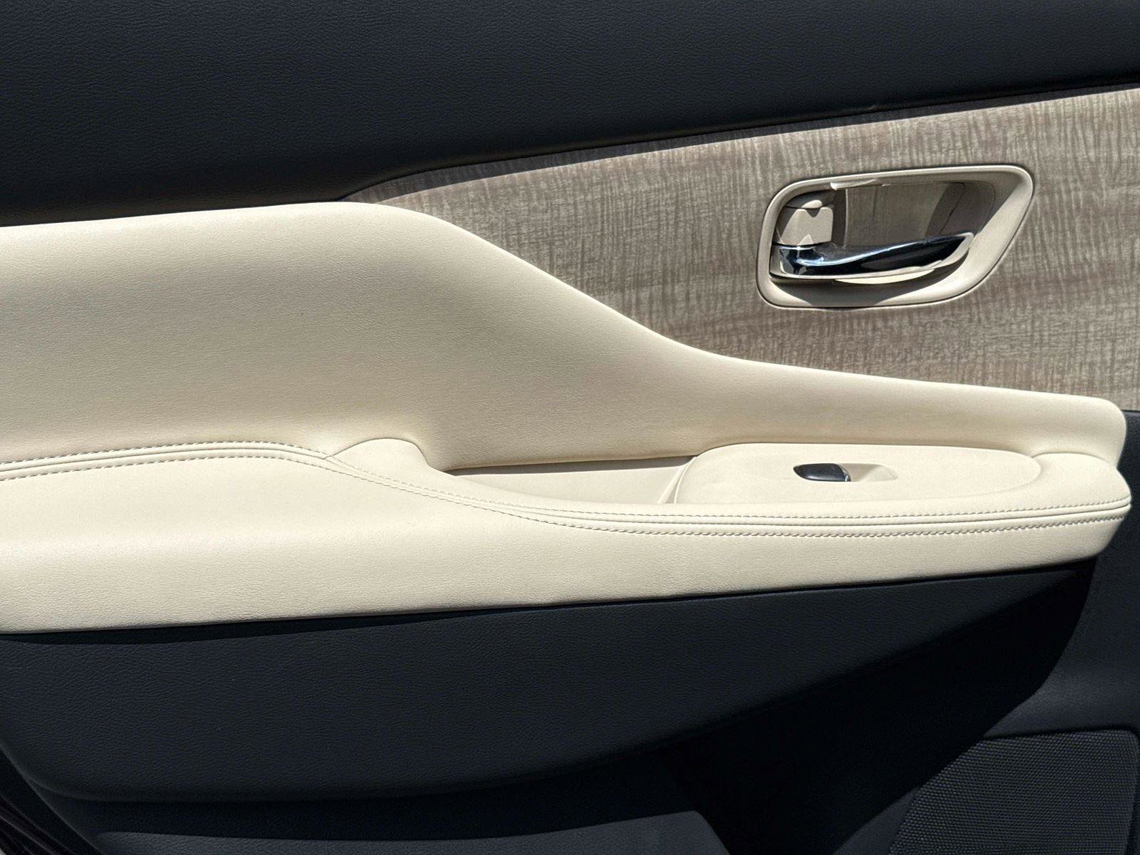 Used 2022 Nissan Murano SL w/ Cargo Package image 14