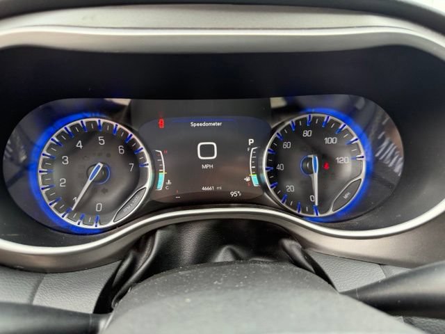 Used 2024 Chrysler Pacifica Touring-L FWD image 18