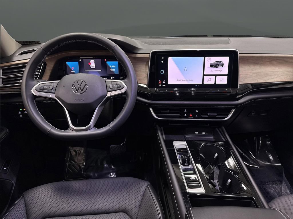 Used 2024 Volkswagen Atlas SE w/ Panoramic Sunroof Package image 5