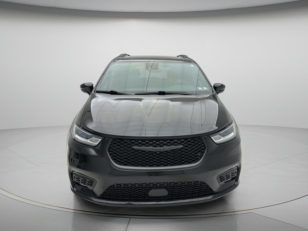 Used 2025 Chrysler Pacifica Limited FWD image 2