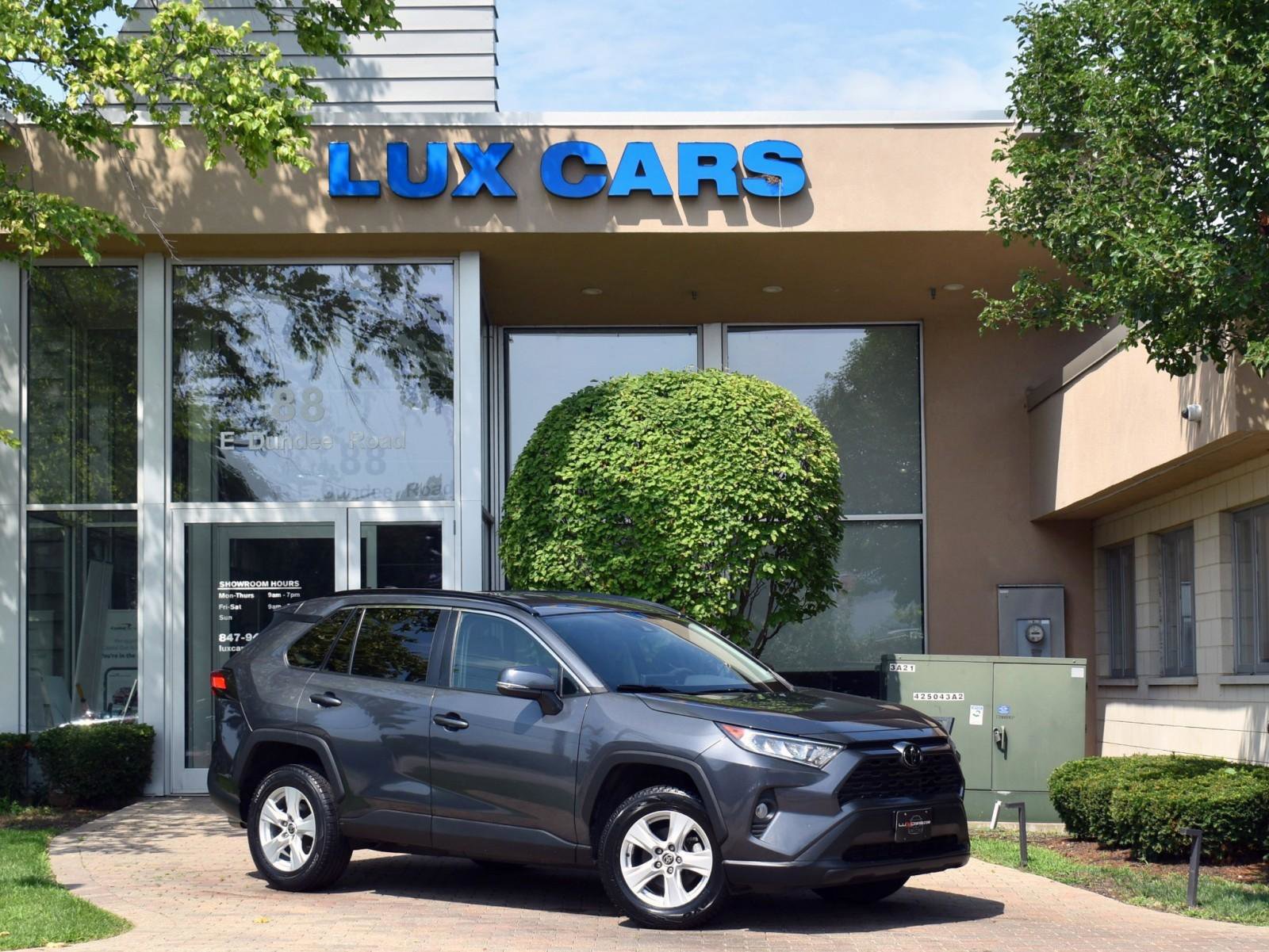 Used 2021 Toyota RAV4 XLE image 1