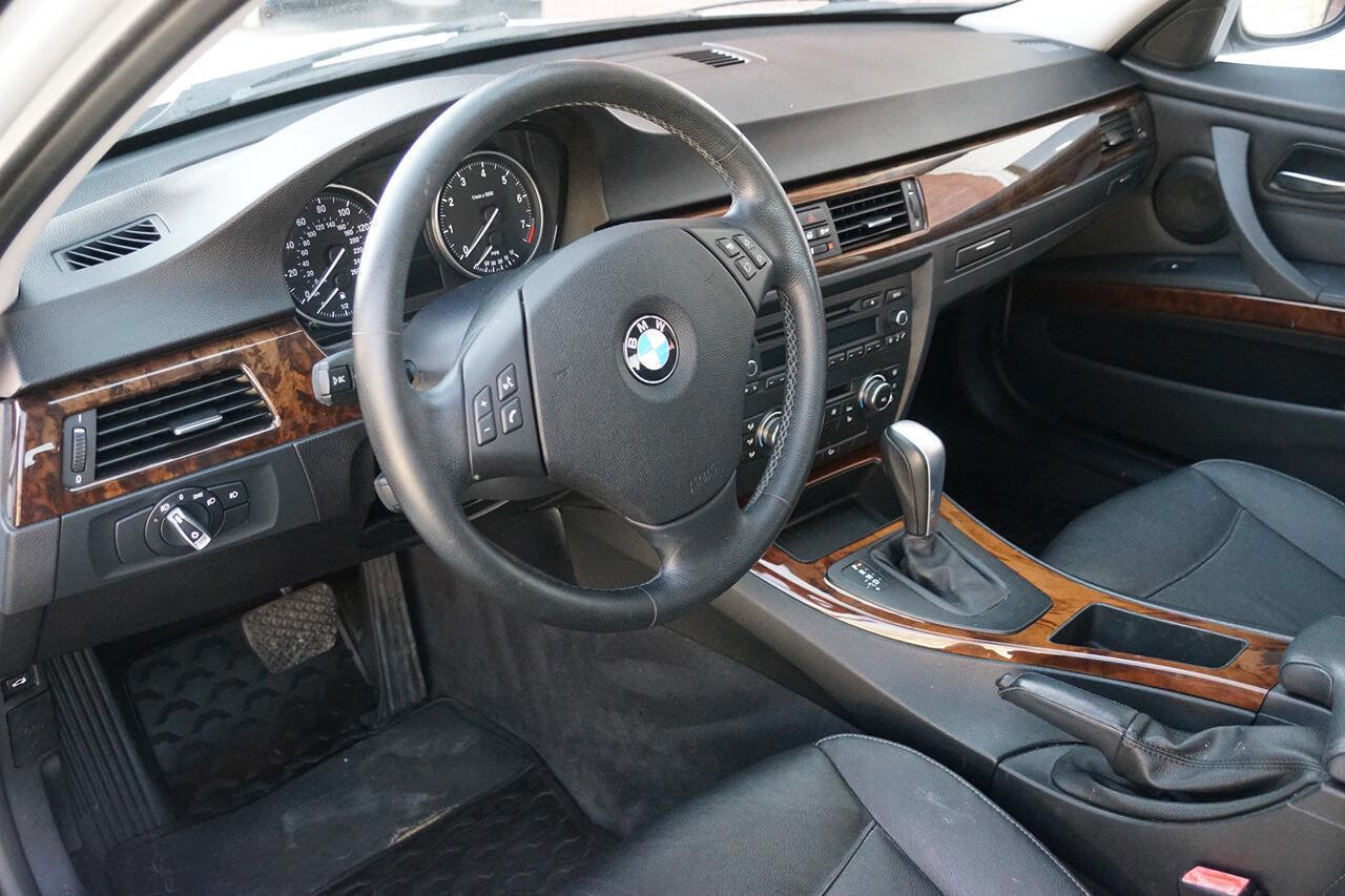 Used 2011 BMW 328i xDrive Sedan image 24