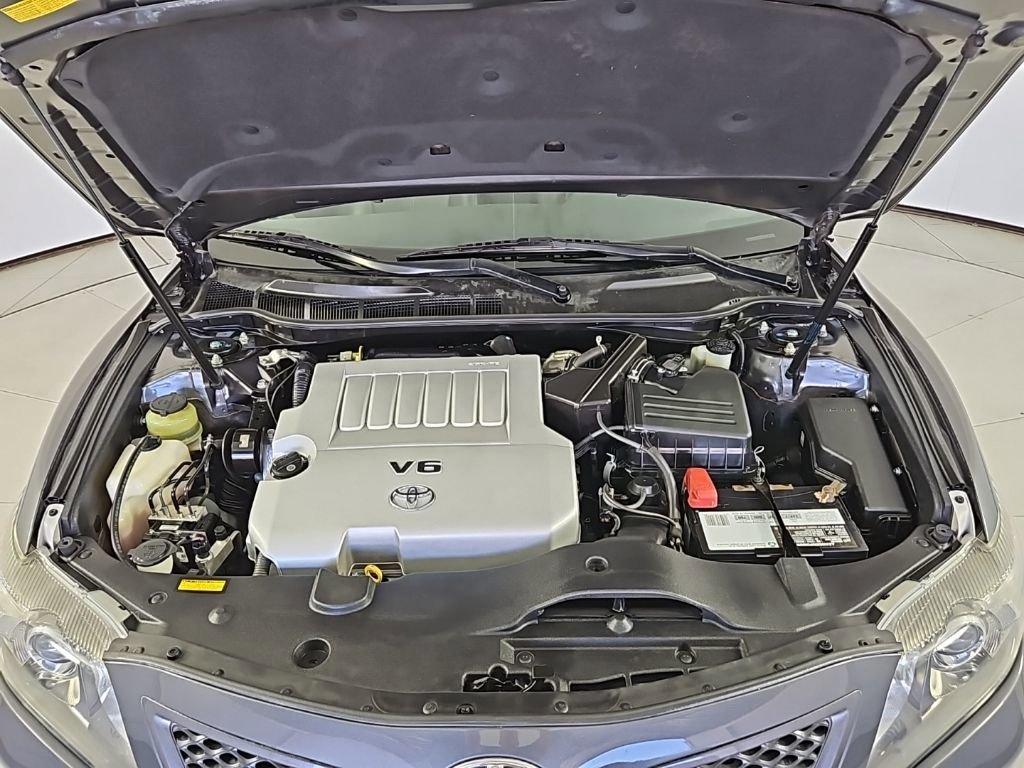 Used 2011 Toyota Camry SE w/ SE/XLE Extra-Value Pkg image 6