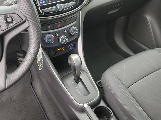 Used 2020 Chevrolet Trax LT w/ LPO, Cargo Package FWD image 29