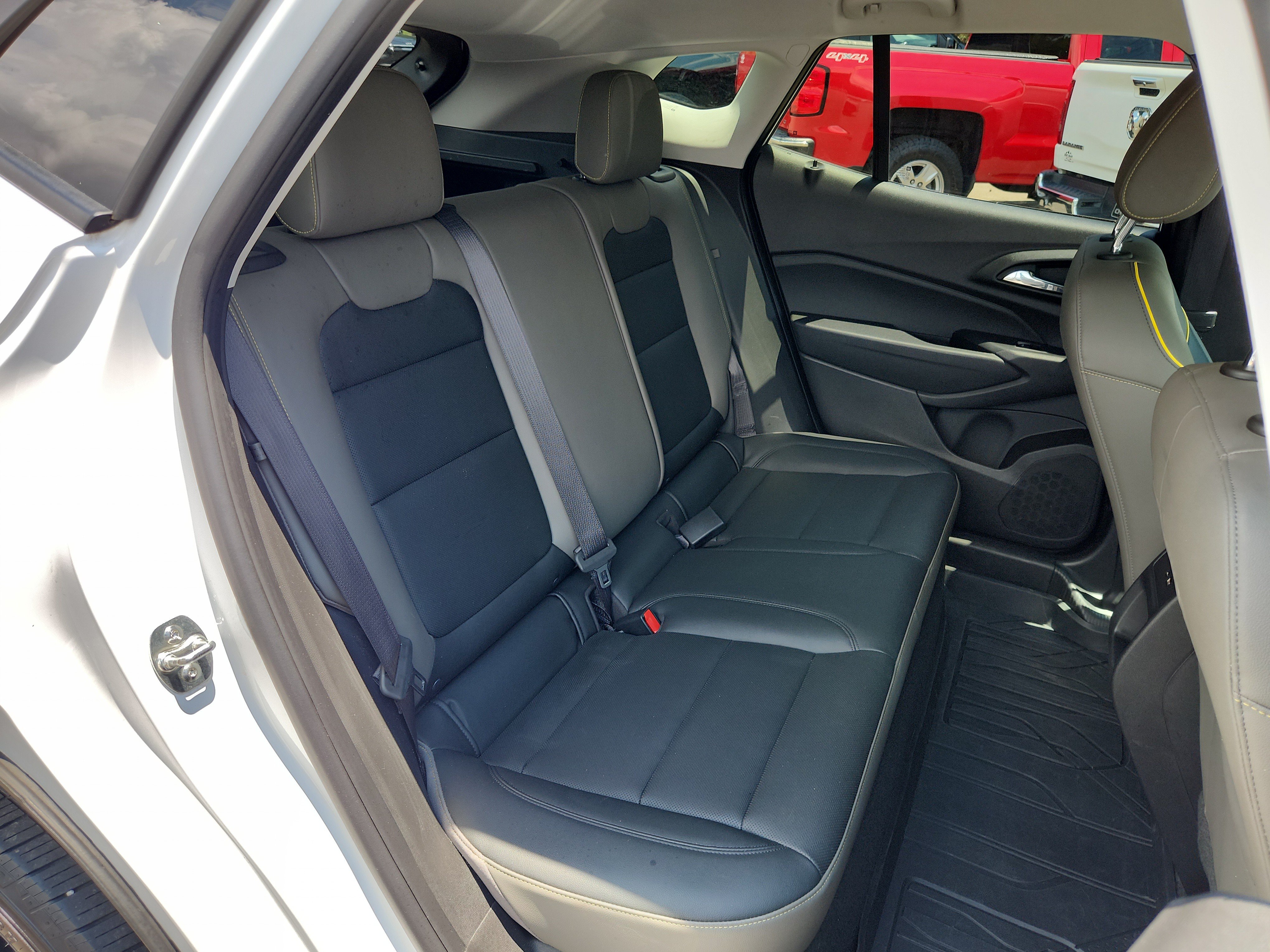 Used 2025 Chevrolet Trax ACTIV FWD image 27