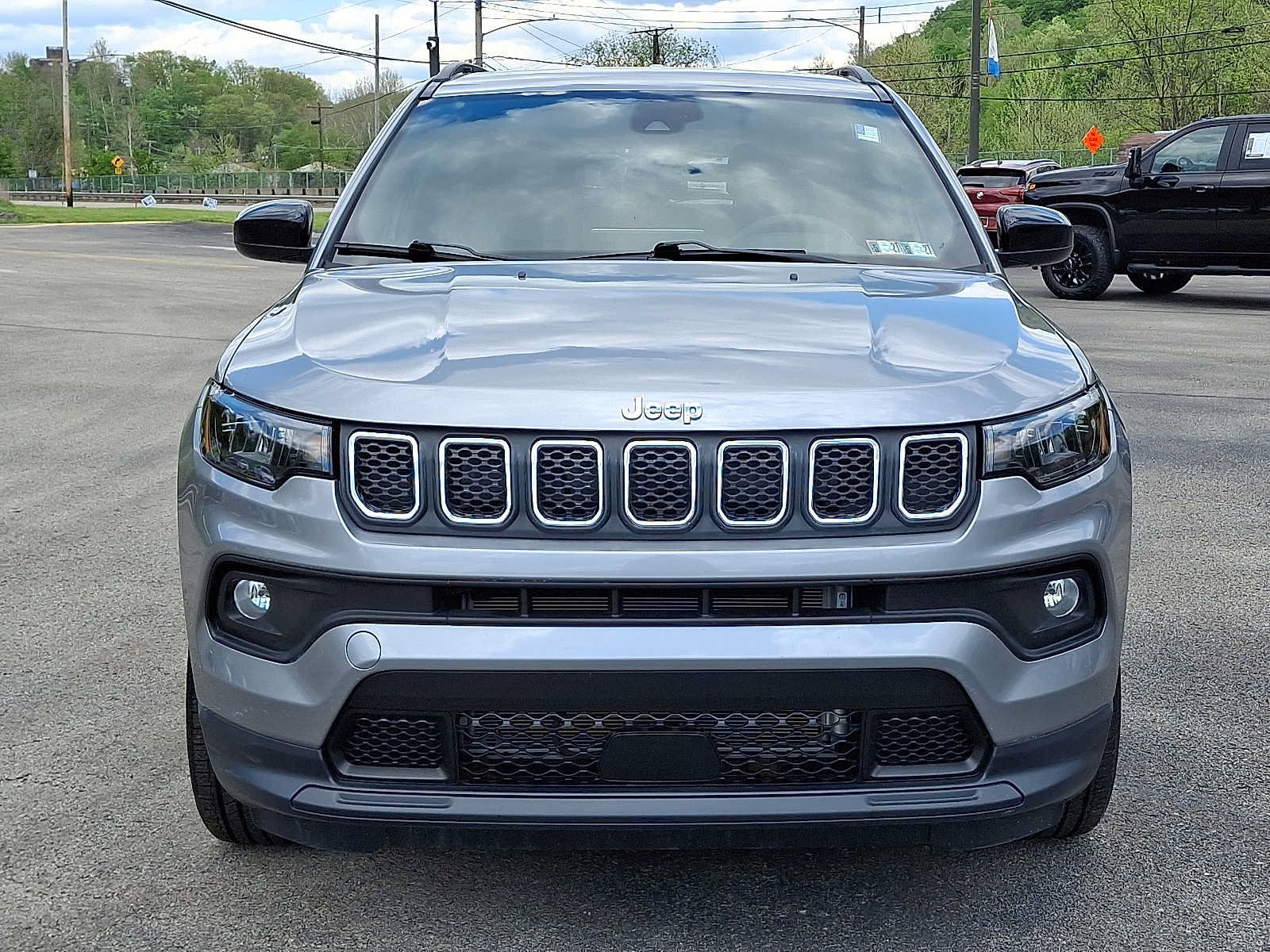 Used 2023 Jeep Compass Latitude AWD/4WD image 2