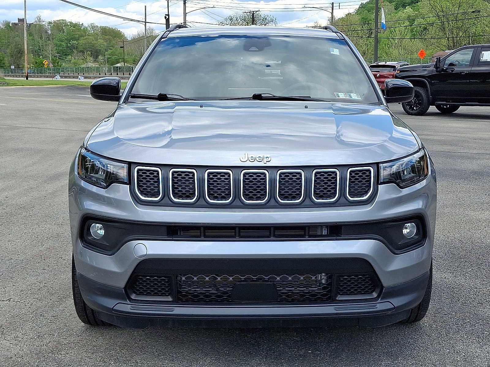 Used 2023 Jeep Compass Latitude AWD/4WD image 2