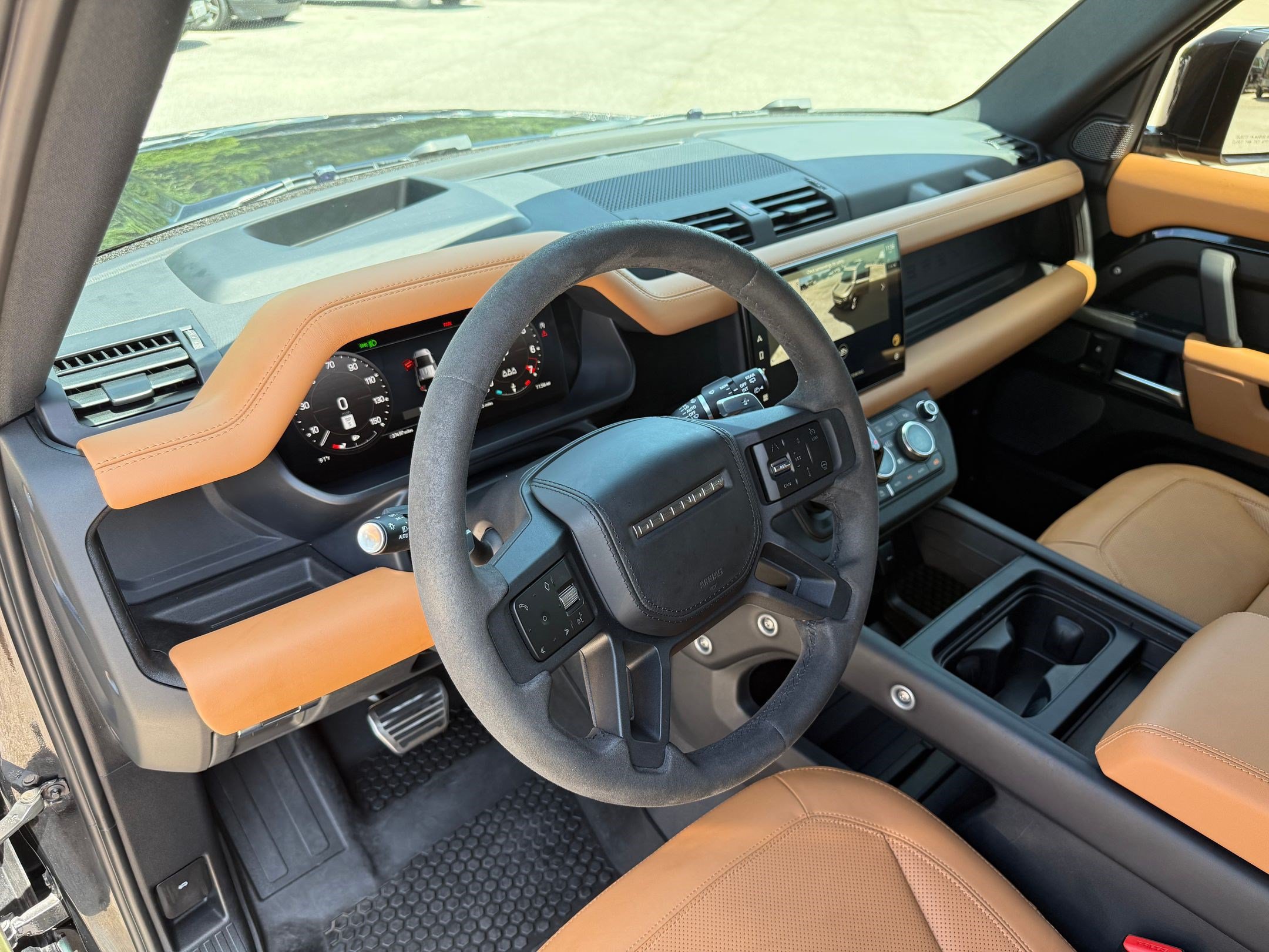 Used 2023 Land Rover Defender 110 V8 AWD/4WD image 4
