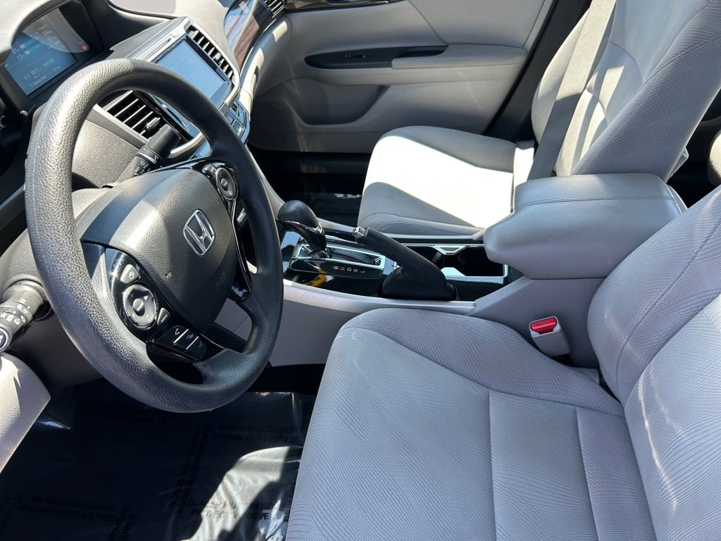 Used 2017 Honda Accord EX image 9