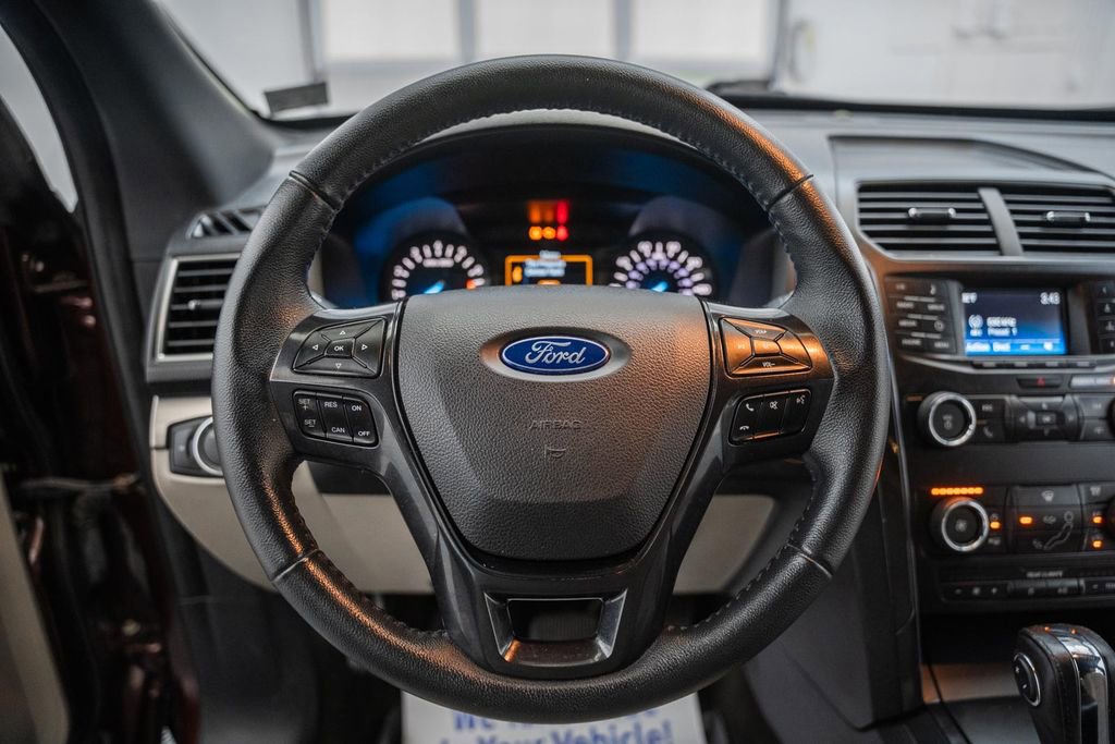 Used 2018 Ford Explorer XLT AWD/4WD image 25