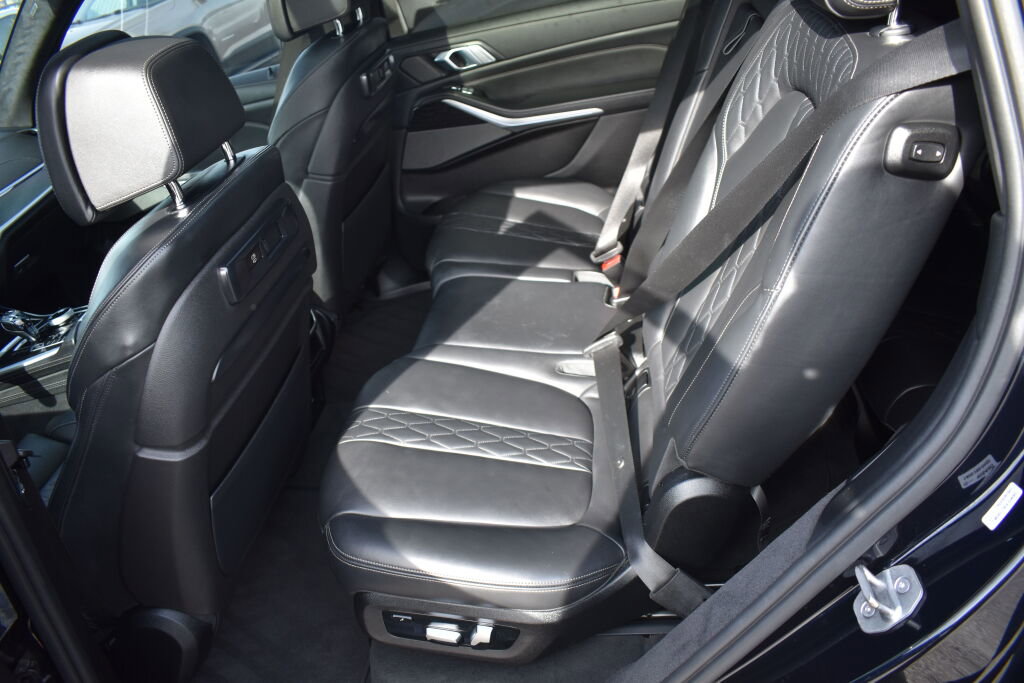 Used 2019 BMW X7 xDrive50i w/ M Sport Package image 28