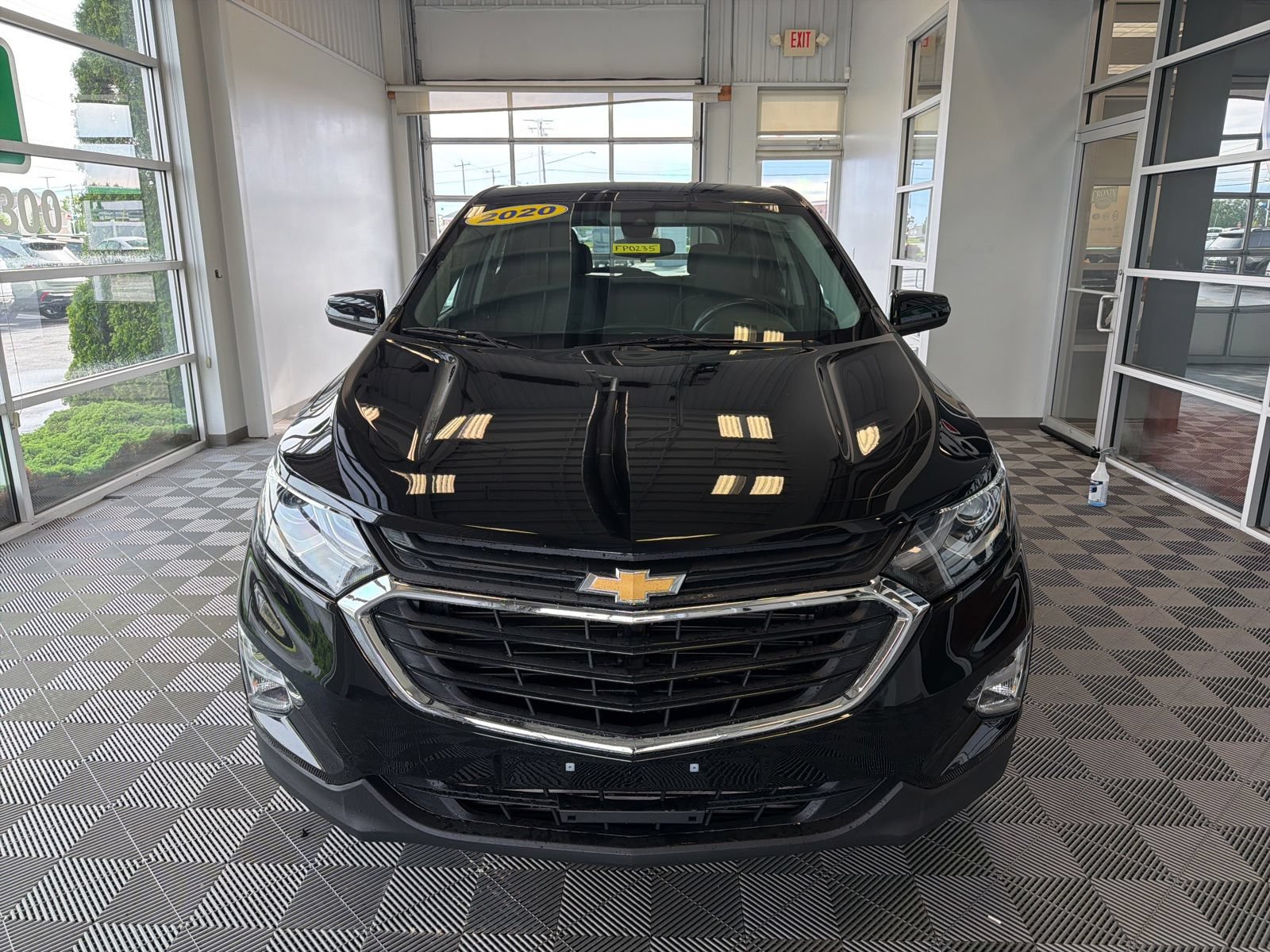 Used 2020 Chevrolet Equinox LT w/ Driver Convenience Package FWD image 2
