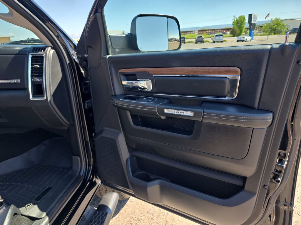Used 2015 RAM 2500 Laramie w/ Black Appearance Group AWD/4WD image 31