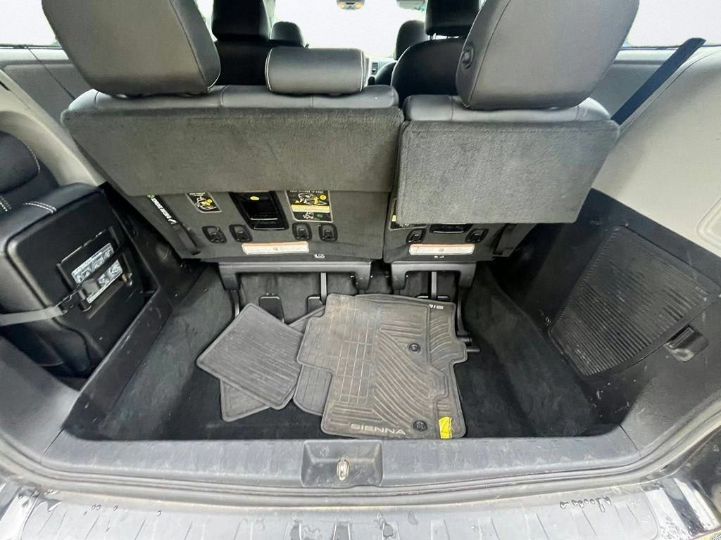 Used 2016 Toyota Sienna SE w/ SE Preferred Package FWD image 27