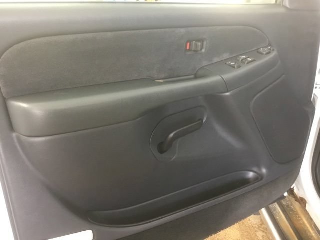 Used 2000 Chevrolet Silverado 1500 LS w/ Firm Ride Suspension Pkg AWD/4WD image 7