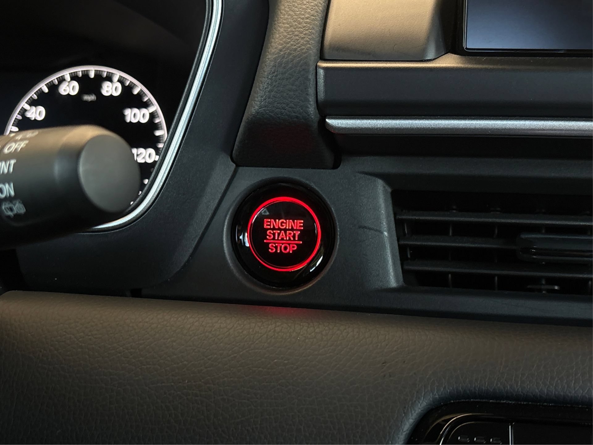 Used 2025 Honda Pilot Touring image 25