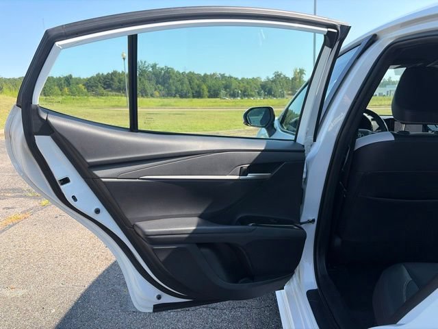 Used 2025 Toyota Camry SE FWD image 5