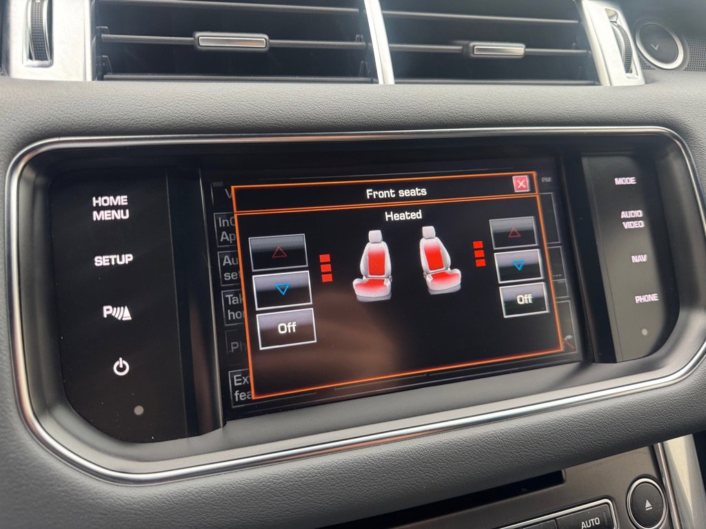 Used 2015 Land Rover Range Rover Sport SE image 18