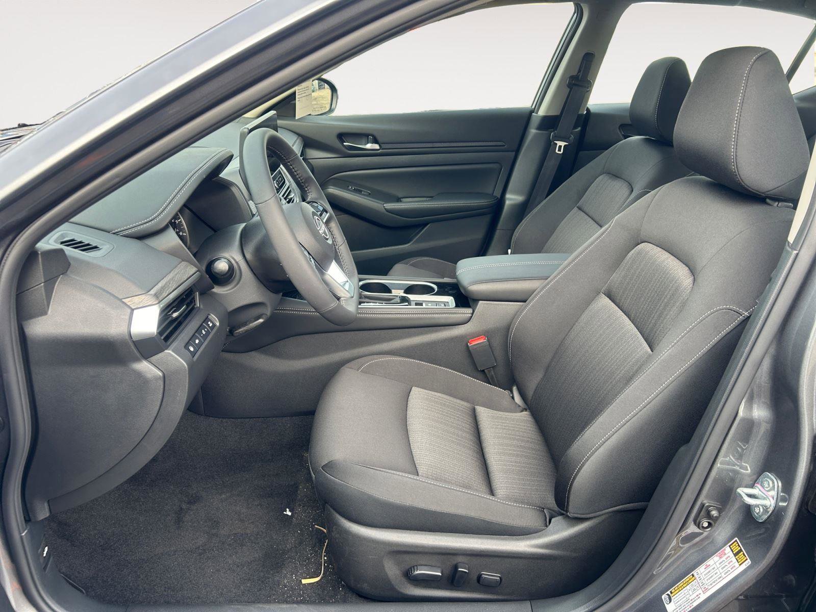 Used 2024 Nissan Altima 2.5 SV w/ SV Premium Package image 10